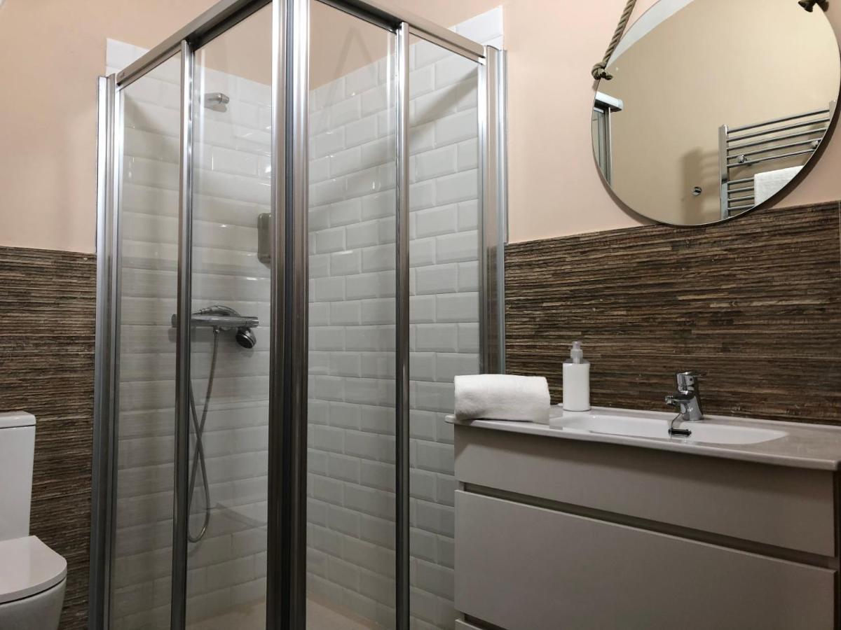Al-Qazeres Suites Caces Esterno foto