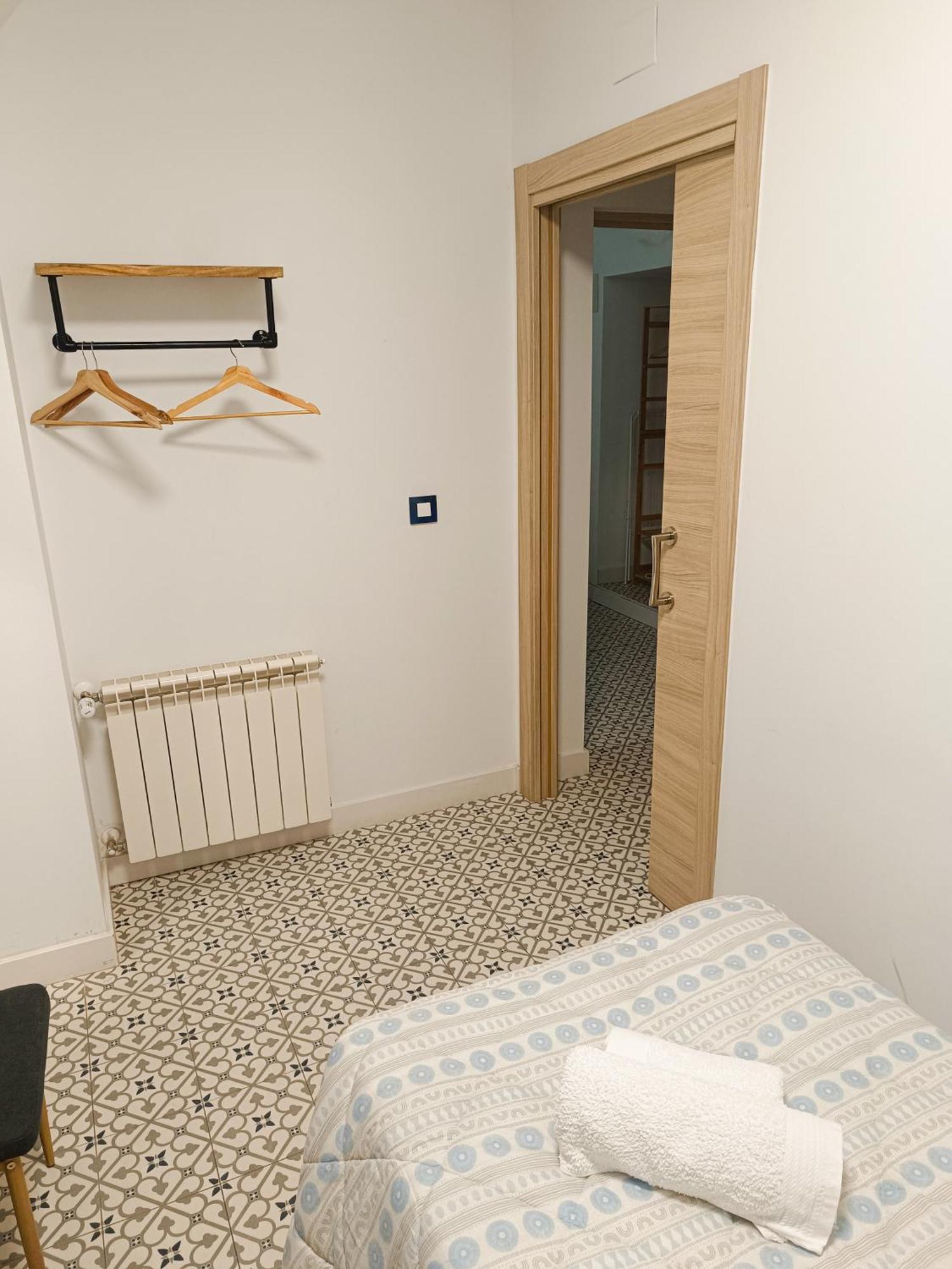Al-Qazeres Suites Caces Esterno foto