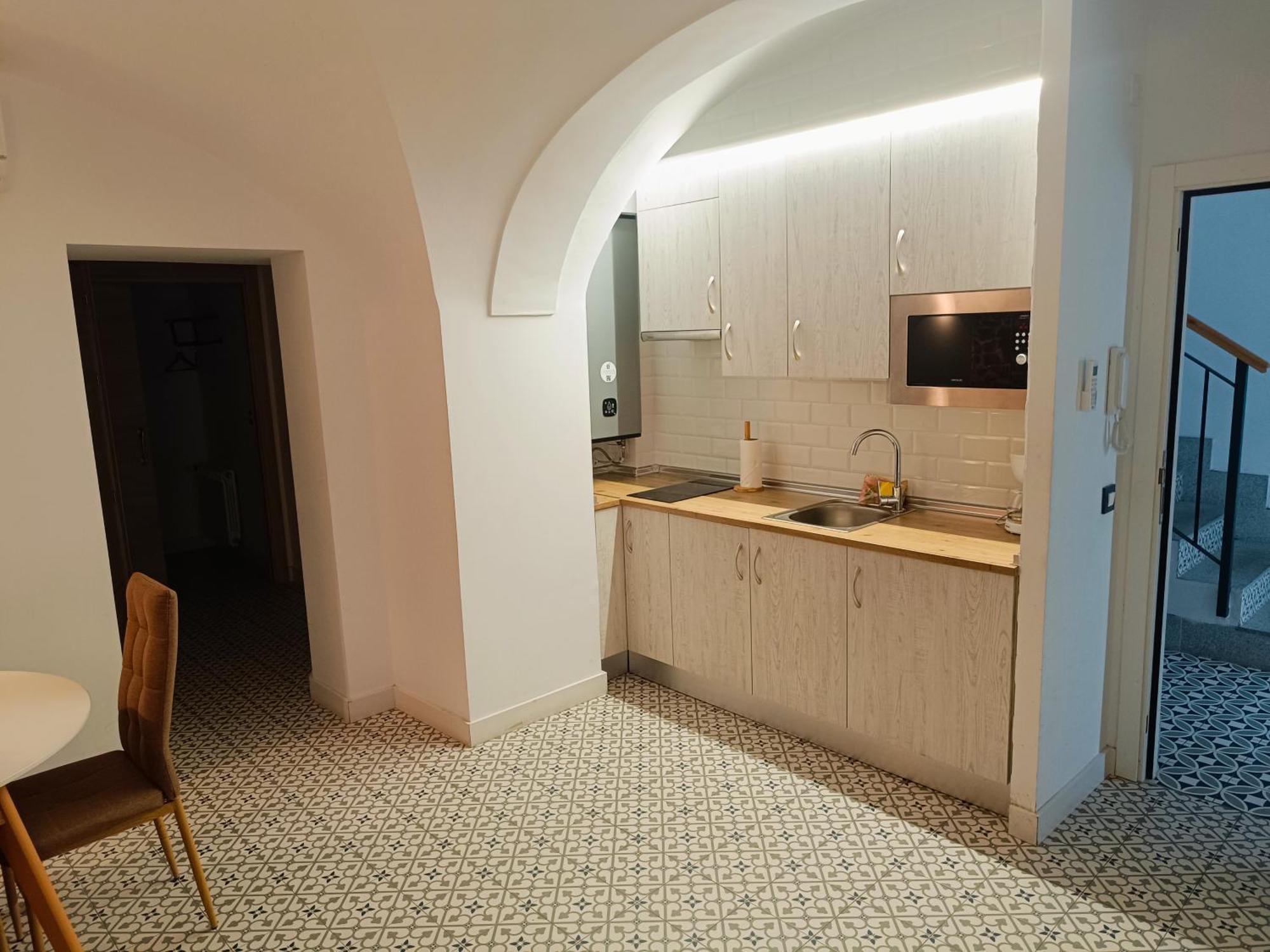 Al-Qazeres Suites Caces Esterno foto