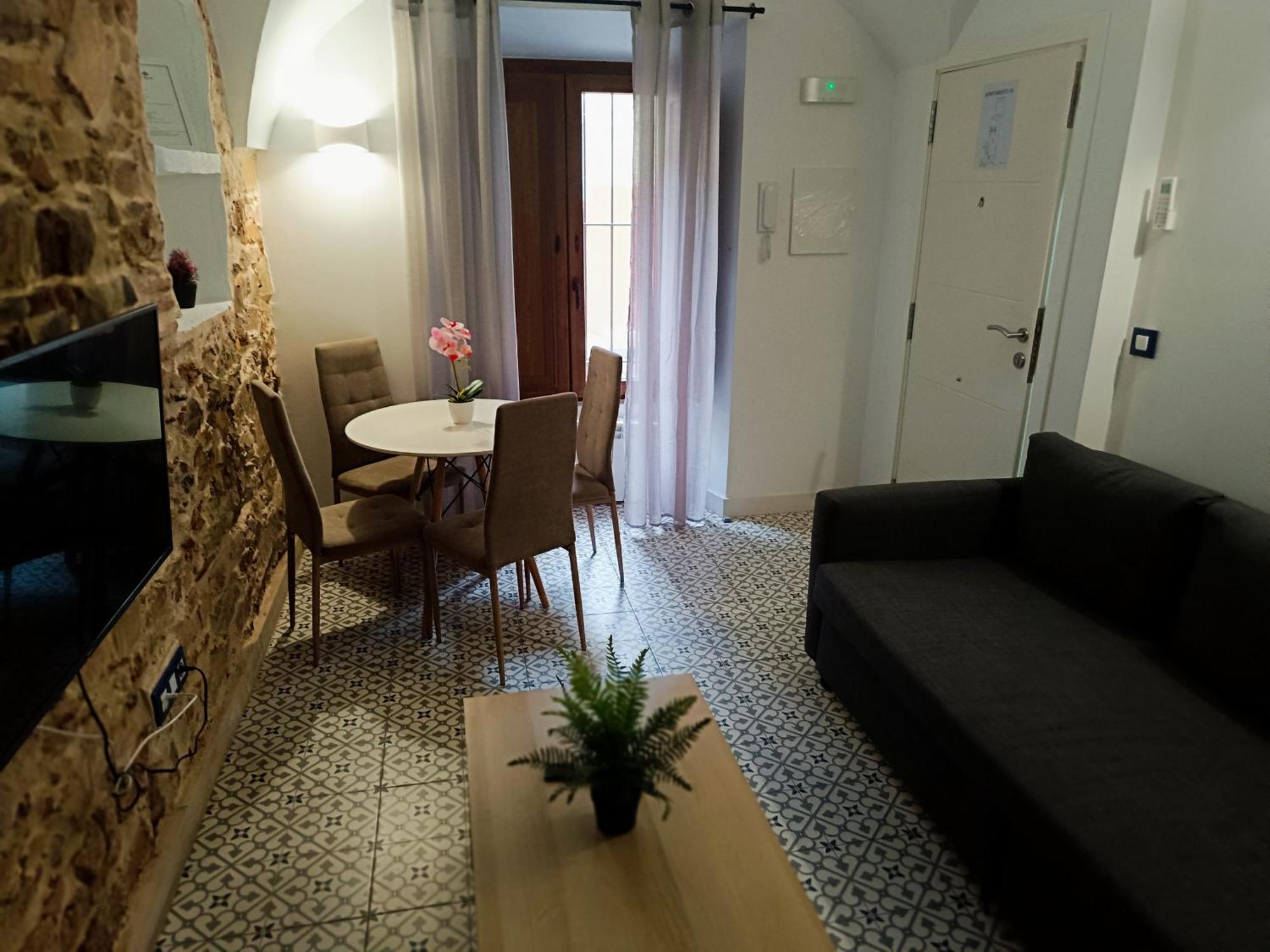 Al-Qazeres Suites Caces Esterno foto