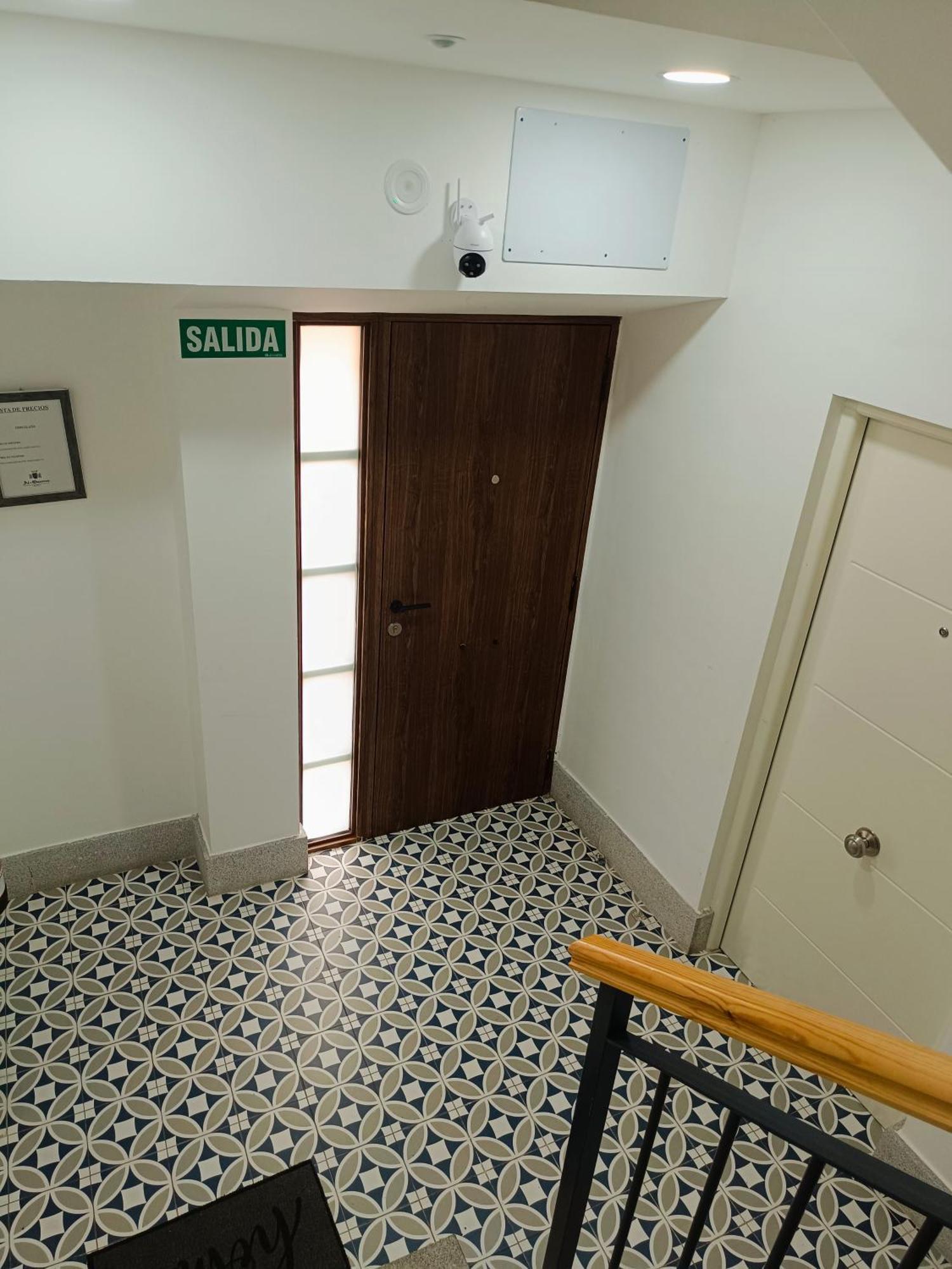 Al-Qazeres Suites Caces Esterno foto