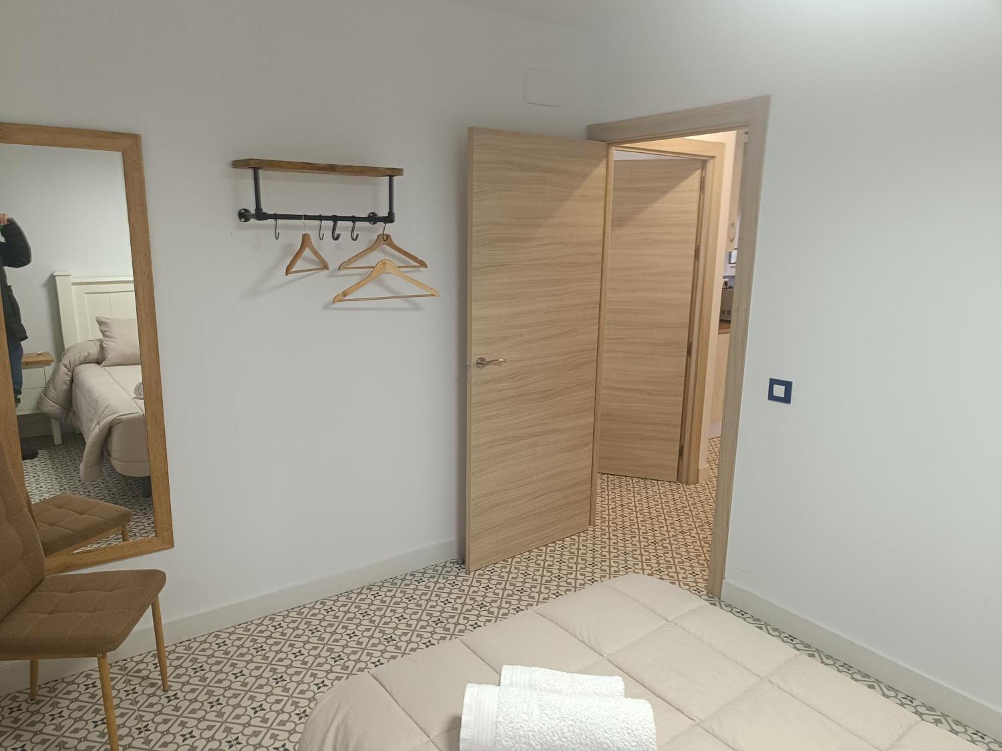 Al-Qazeres Suites Caces Esterno foto