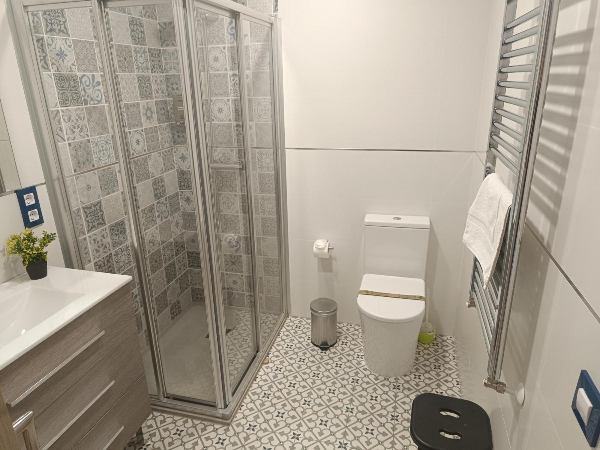 Al-Qazeres Suites Caces Esterno foto