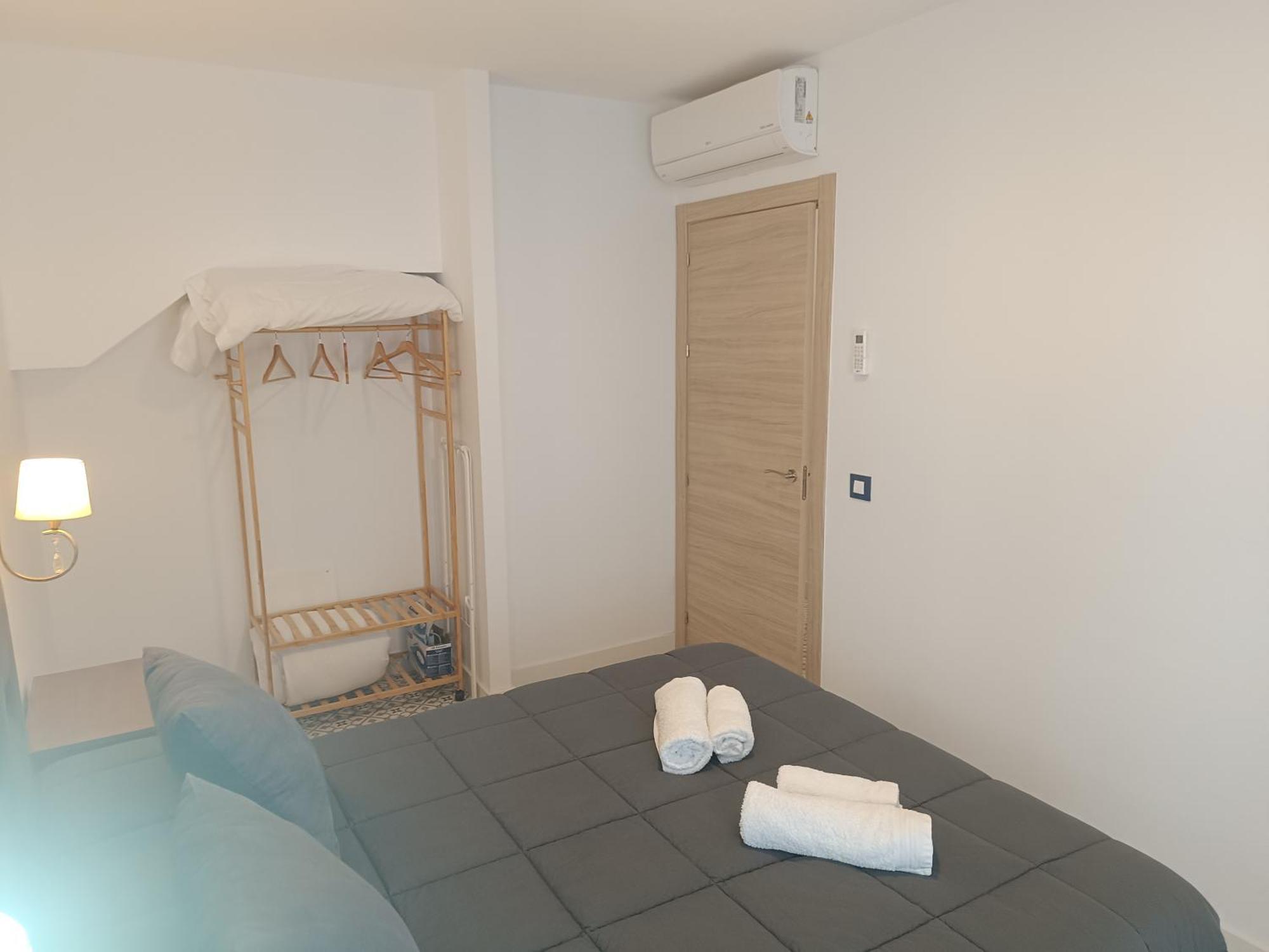 Al-Qazeres Suites Caces Esterno foto